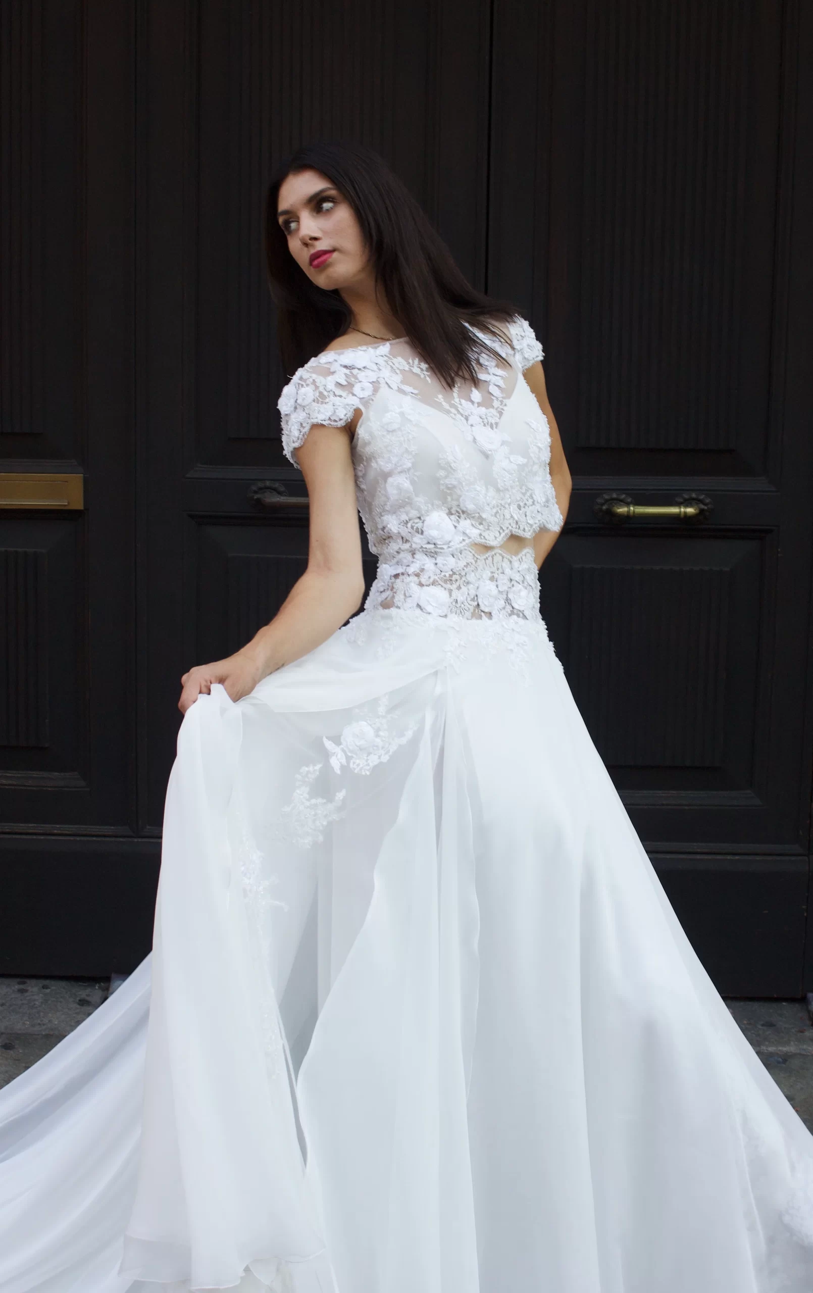 Abito da sposa con top ricamato Abito da sposa con top ricamato